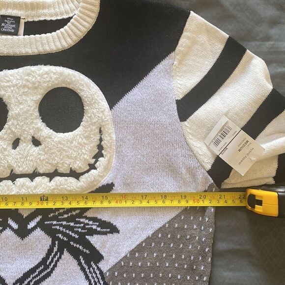 DISNEY TIM BURTON’S The Nightmare Before Christmas Women’s Sweater Size M NWT - Picture 6 of 8